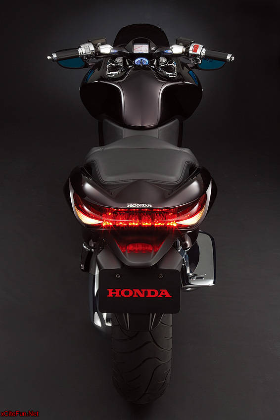 Honda DN01 A Large Automatic Sports Cruiser