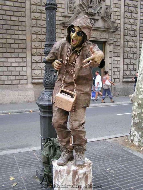 晒晒各国的“犀利哥”搞个“犀利庄园”(图) http://img.xcitefun.net/users/2008/09/11324,xcitefun-beggars-3.jpg