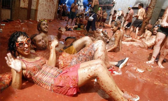 La Tomatina Festival Bunol Spain - Tomato Fighting 