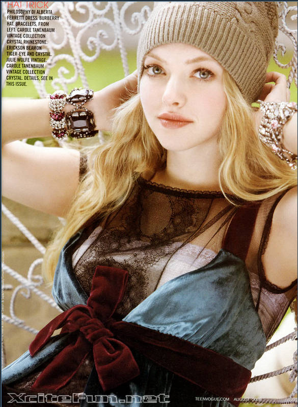 amanda seyfried photo shoot. Amanda Seyfried Radiating