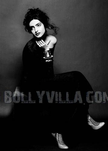 Sonam Kapoor Phenomenally Different  Surprise Shots