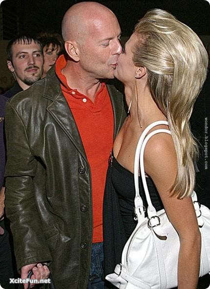 Celebrities  Kisses