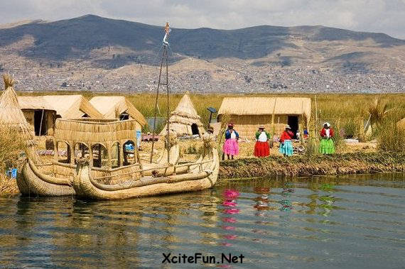 FULLY FUNCTIONING FLOATING ISLAND - PERU. 28820,xcitefun-floating-villages-3