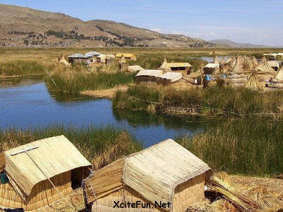 FULLY FUNCTIONING FLOATING ISLAND - PERU. 28822,xcitefun-floating-villages-1