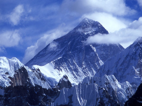How many dead bodies are up on Mount Everest? 29143,xcitefun-everest-7