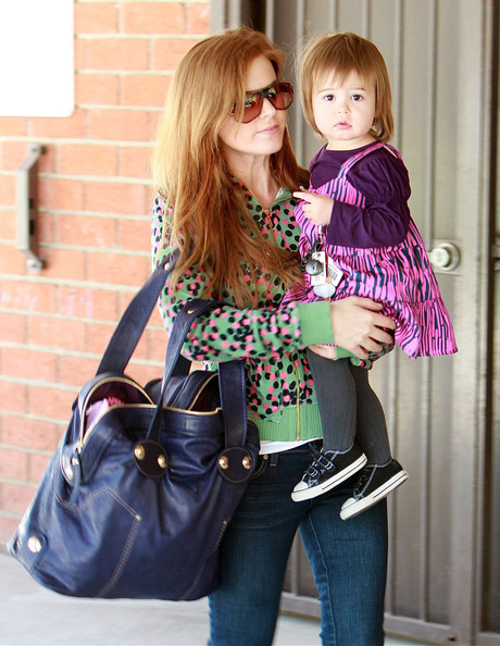 Isla Fisher & Her Daughter Playing at A Park ((Beautiful - XciteFun.net