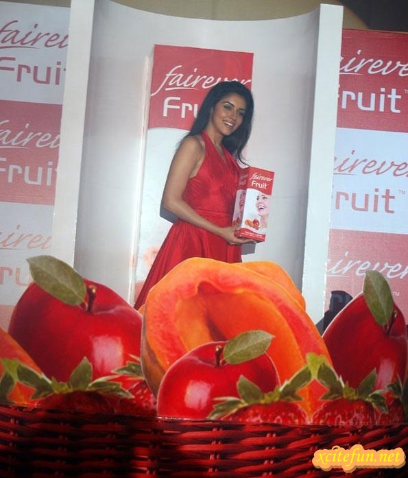 Asin drerssed in Red