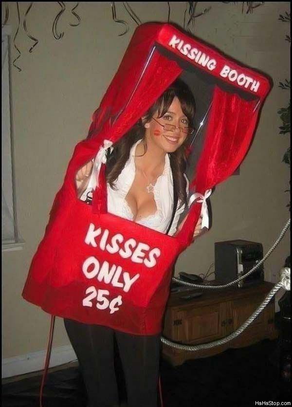 39004,xcitefun-kissing-booth.jpg