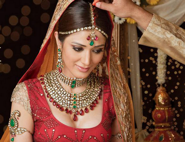 From the bridal outfit to her make up and hairstyle everything should add to 