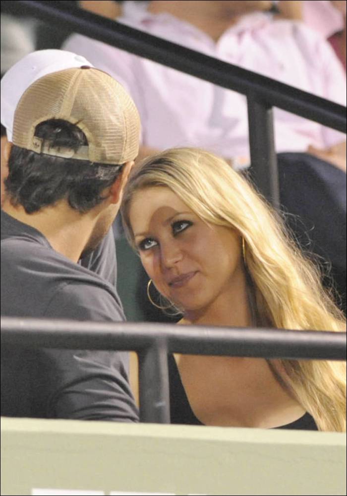 Anna Kournikova amp Enrique Caught Again