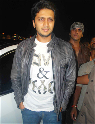 Bollywood Stars leave for IIFA 2009