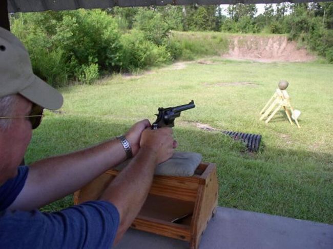The test of a new Kevlar helmet