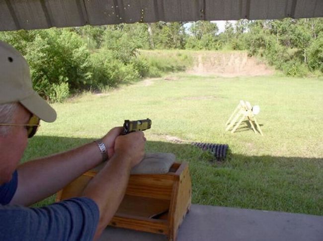 The test of a new Kevlar helmet