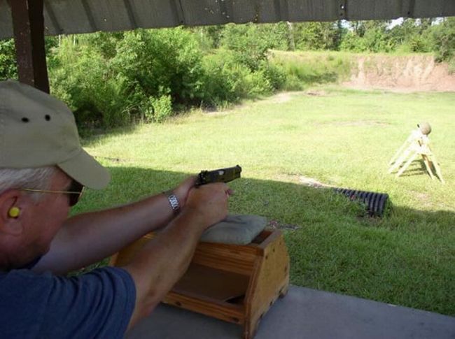 The test of a new Kevlar helmet