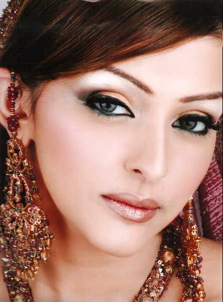 http://img.xcitefun.net/users/2009/09/112495,xcitefun-special-eid-makeup-whats-new-15.jpg