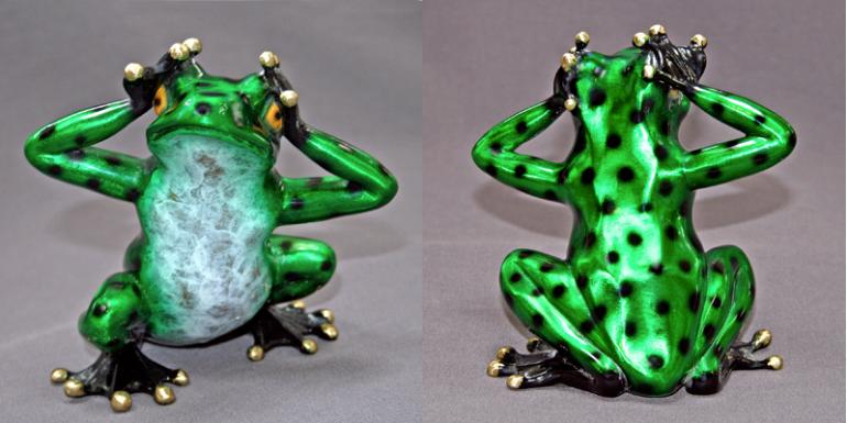 Latest Frog Modeling in Multi Dresses
