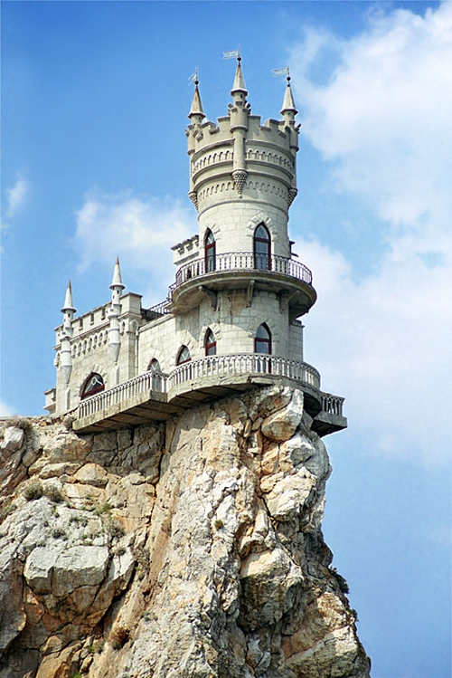 Swallow’s Nest Castle - XciteFun.net