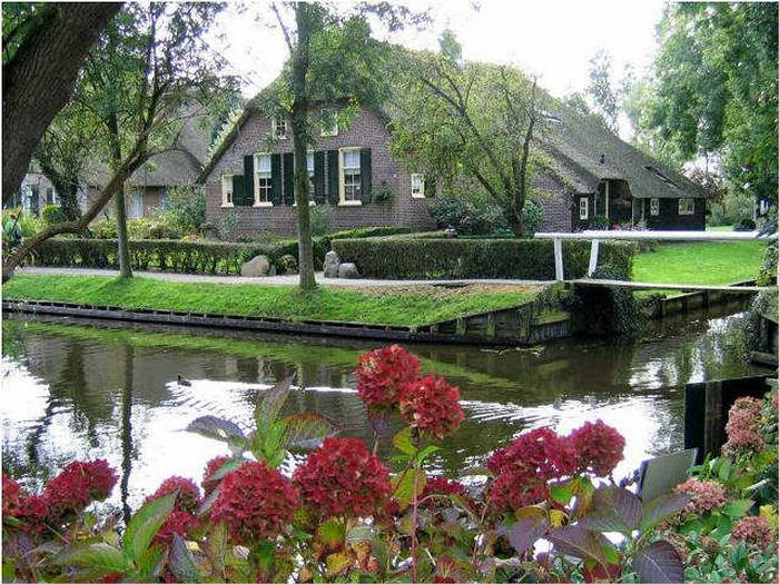 151359xcitefun giethoorn village 12 - Greenland or Dreamland - Its Netherlands