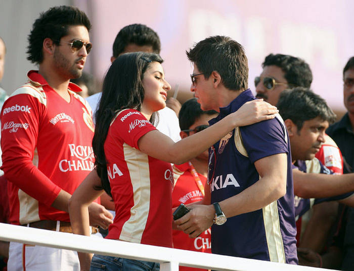 Katrina Hugs SRK - IPL 2010 155528,xcitefun-katrina-srk-ipl-1