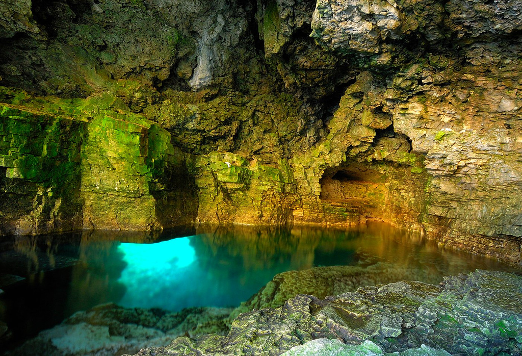 The Beautiful Cave Of Capri - XciteFun.net