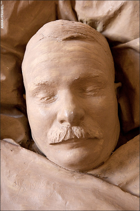 Death Masks of the Famous Soviet People