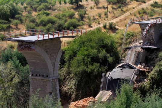 Destructive Chile Earthquake Change the Tilting of Earth