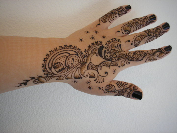 SUPER DESIGN MEHNDI