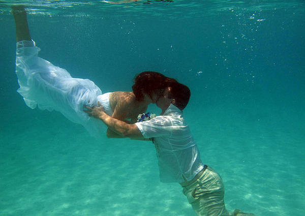  Underwater Wedding - How Deep Is Your Love? 205880,xcitefun-underwater-wedding-41