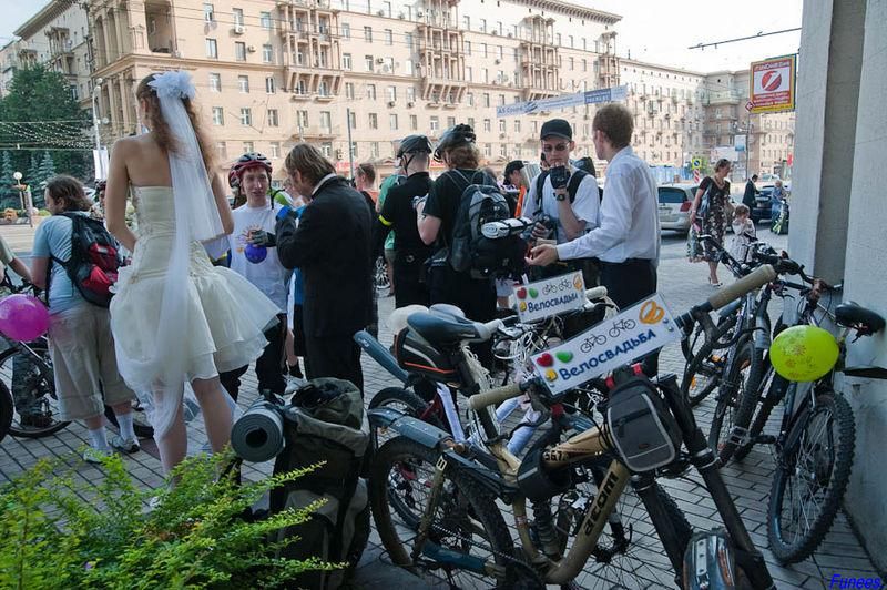 Amazing Wedding On BiCycle