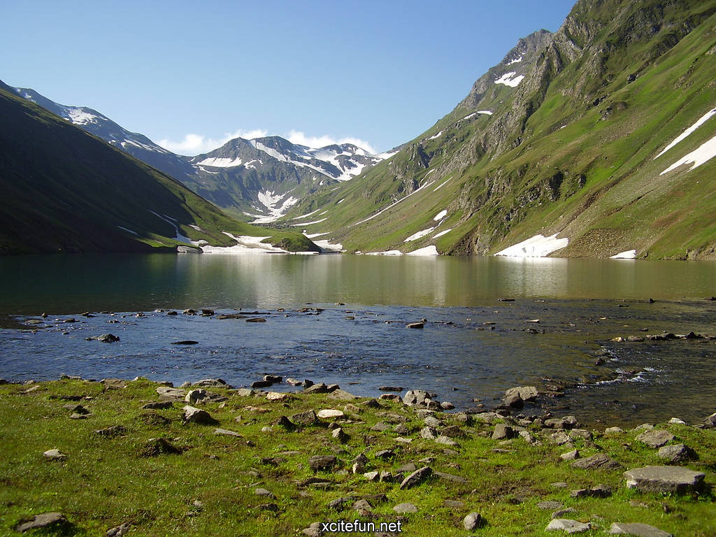 neelam-valley-colorful-valley-of-pakistan-xcitefun