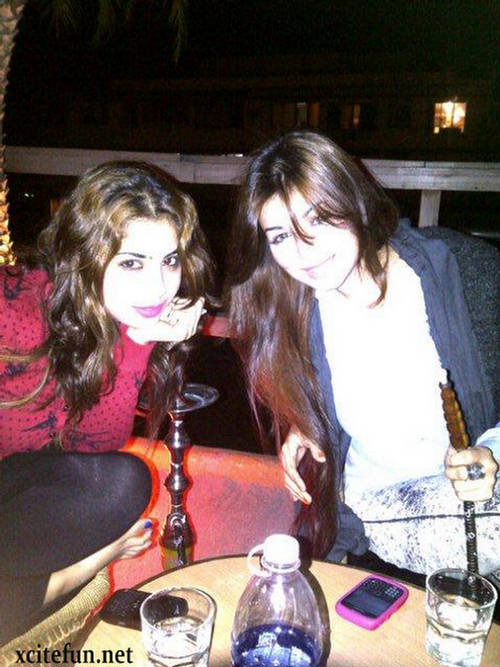 ayesha takia smoking