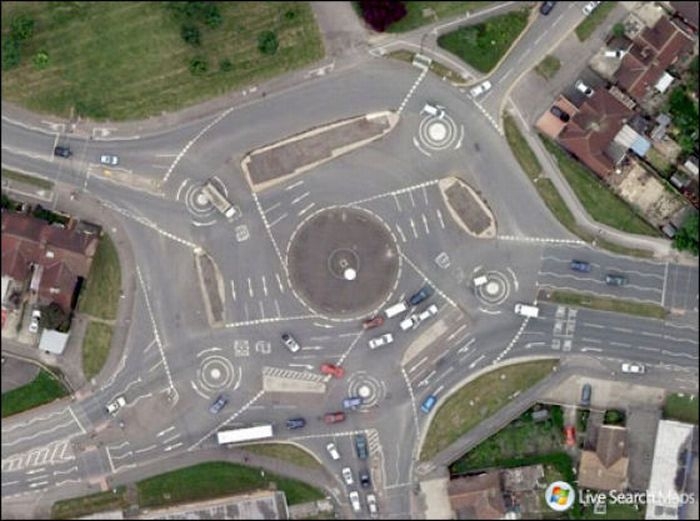 Strange Roundabout  Cant Pass At 1st Try