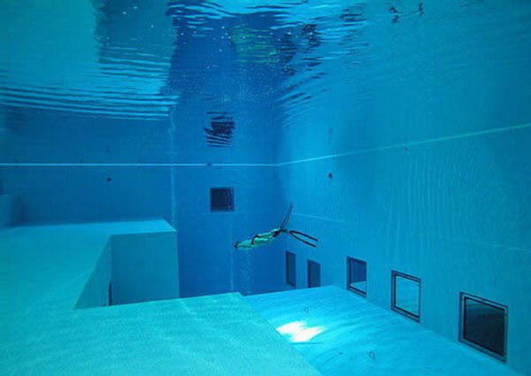 18 ft deep swimming pool