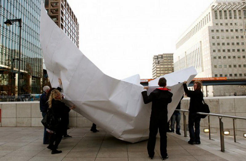 Artist Sails Made a Giant Boat With Paper