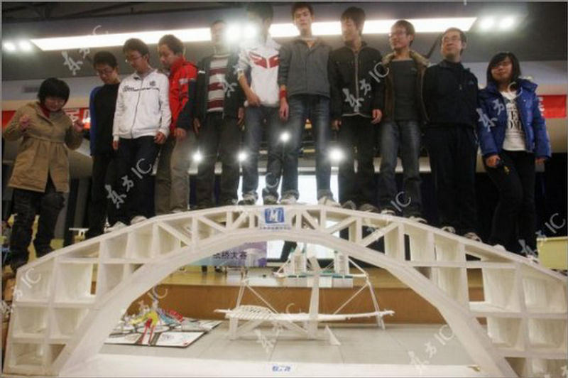 Chinese Students Made a Bridge With Paper - XciteFun.net