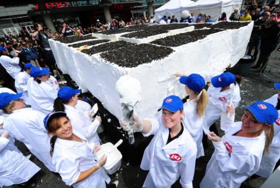 Worlds Largest Ice Cream Cake  Dairy Queen