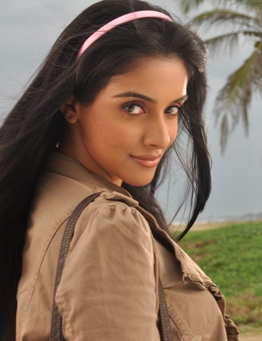 Asin Cute Looking Stills