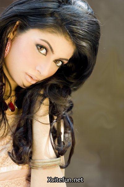 Paki Actress And Model Madiha Iftikhar