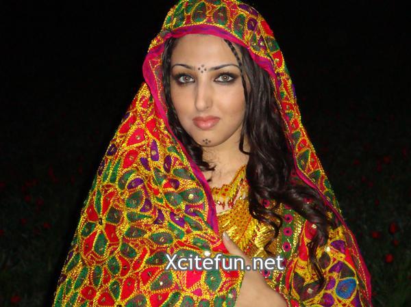 Seeta Qasemi Afghan Music Singer in Fashionable Traditional