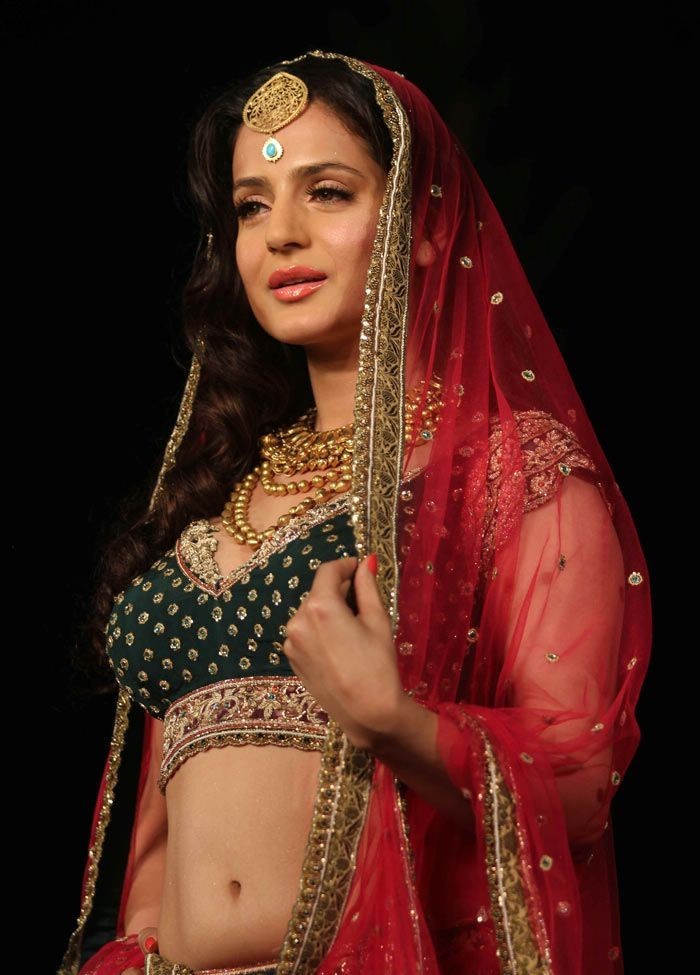 Ameesha Patel Indian Bridal Week 2011