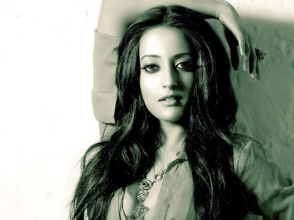 Raima Sen Sweet amp Sexy  HQ Wallpapers