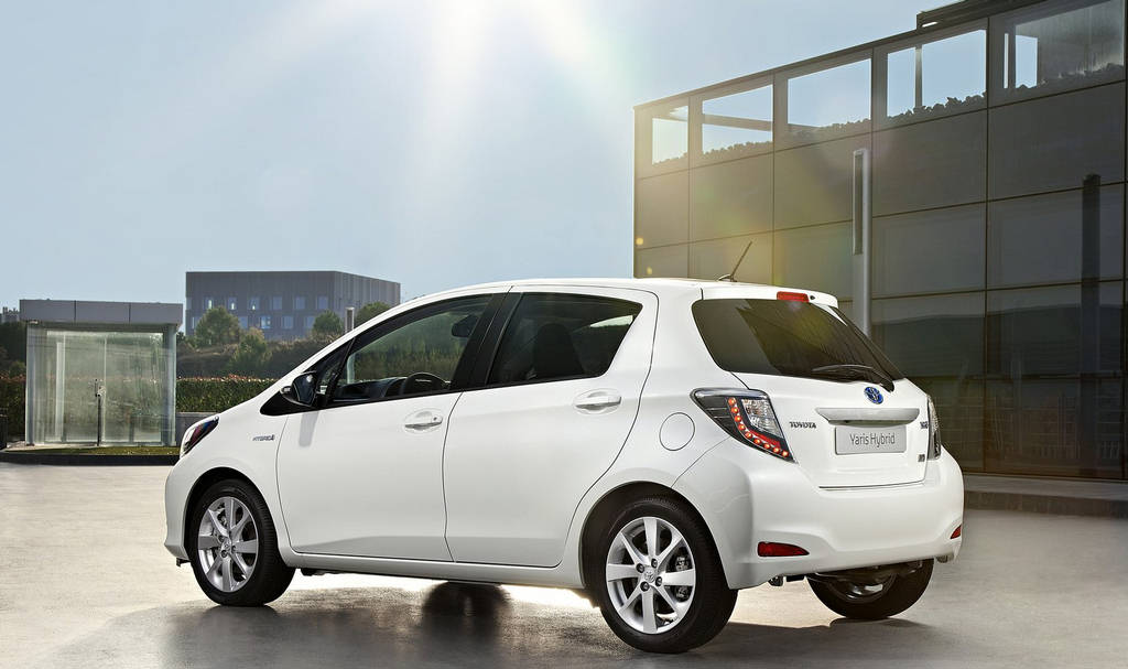 Toyota Yaris Hybrid 2013 Wallpapers