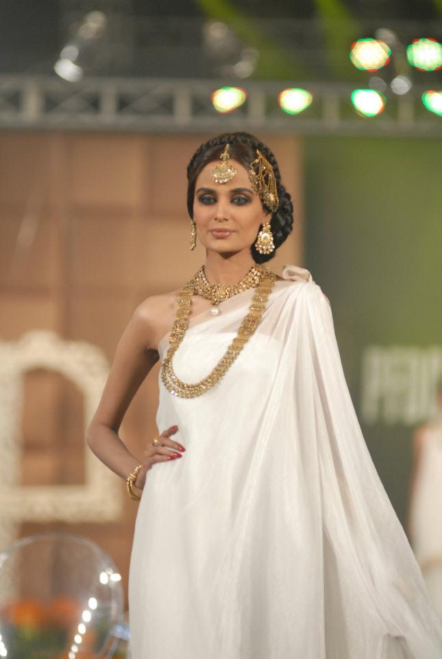 Raema Malik Gold in PFDC LOreal Paris Bridal Week