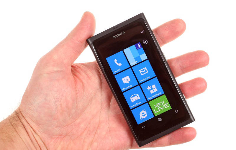 Nokia Lumia 800 SmartPhone  With WIFi n Camera