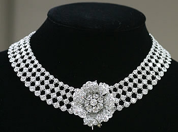 beautiful diamond necklace