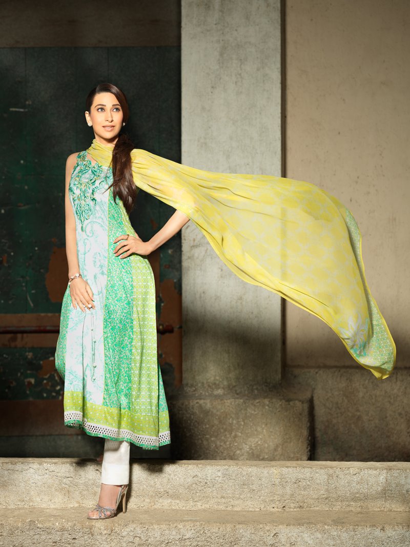 Karishma Kapoor - Stránka 2 285028,xcitefun-karisma-crescent-lawn-1