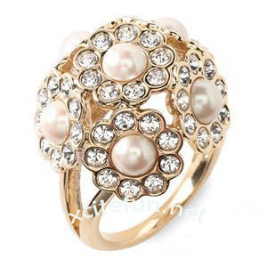 Latest Fashion of Wearing Pearl Jewelle