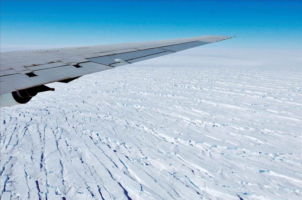 ice-in-antarctic-largest-ice-sheet-in-world-xcitefun