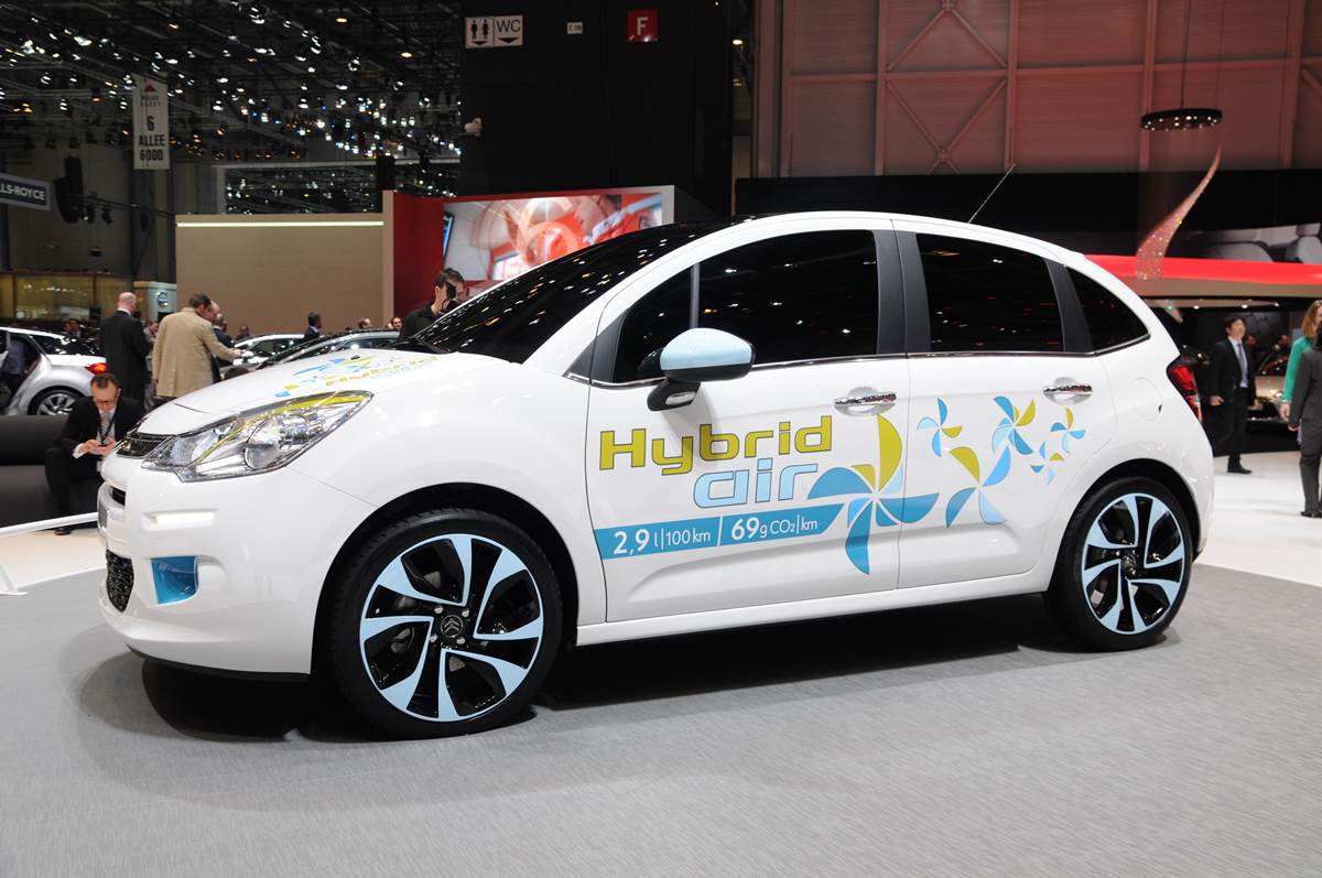 Download this Peugeot Revealed Air Hybrid Car picture