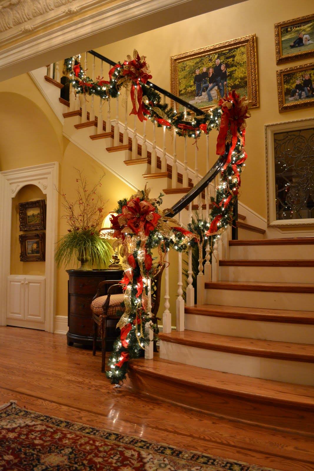 Staircase Decoration Ideas For Christmas - XciteFun.net